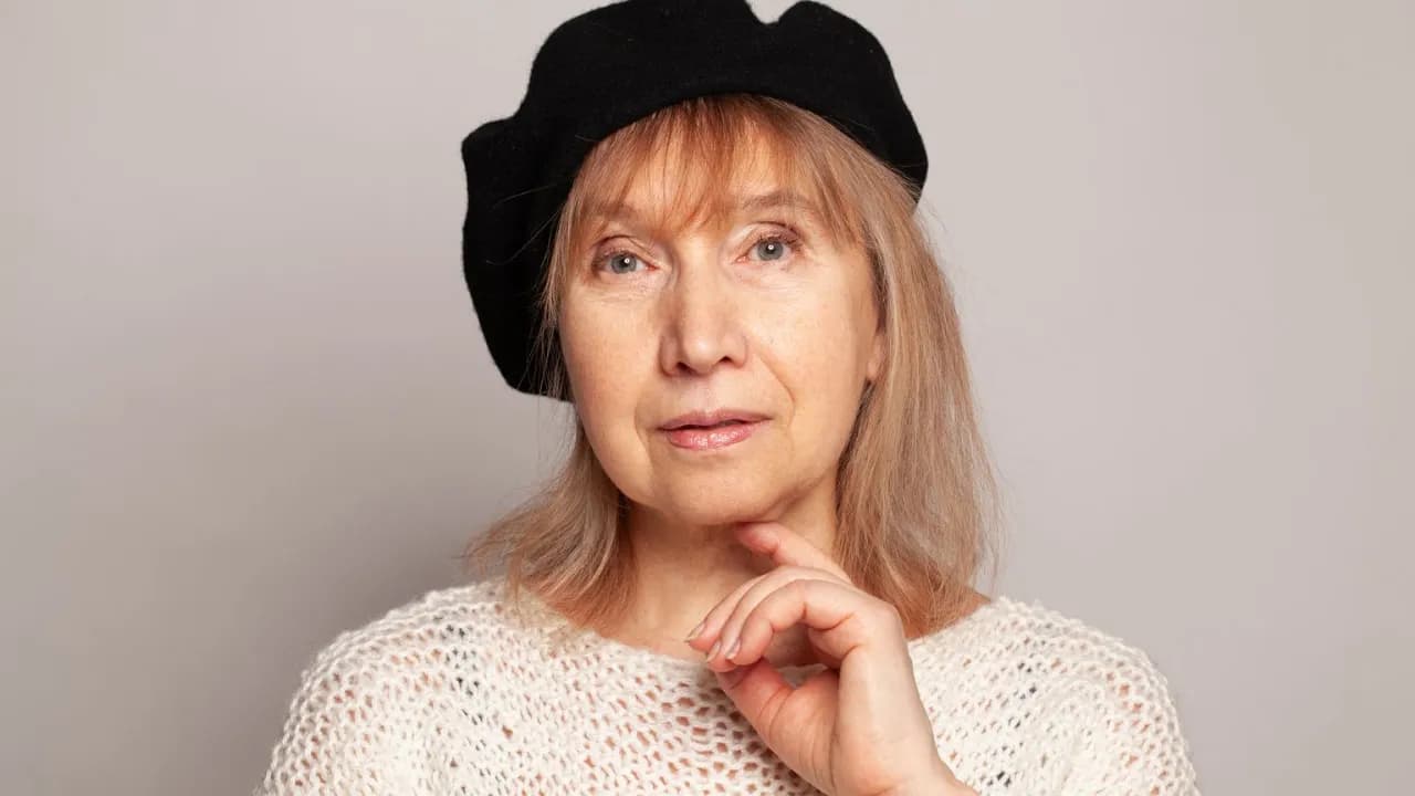 Jakie czapki dla starszych pań? 5 modnych i praktycznych stylów