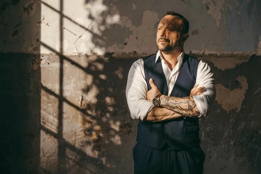 Mirosław Niewiadomski tenor ile ma lat - zaskakujące fakty o artyście