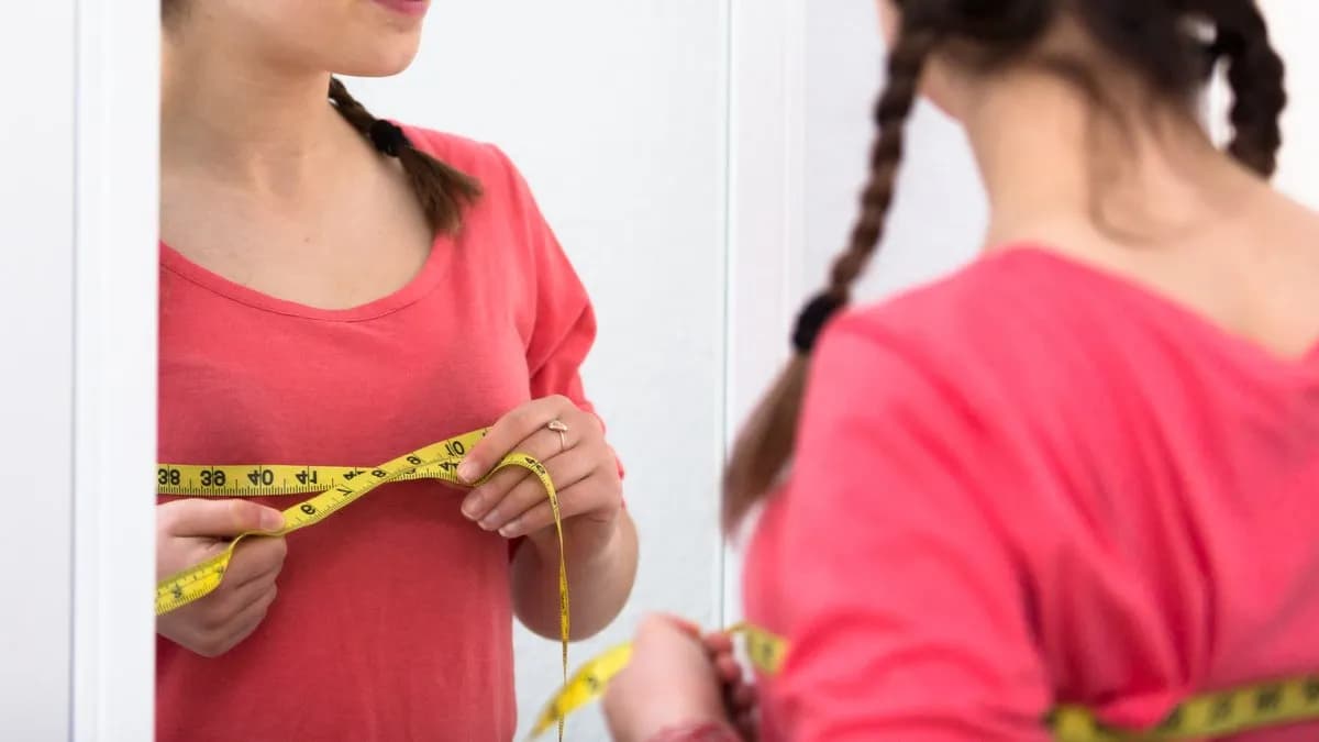 Czy rozmiar biustu jest dziedziczny? Geny, hormony i inne czynniki wpływające.