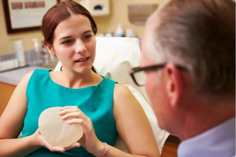 Ile kosztuje operacja powiększenia biustu? Ceny i czynniki