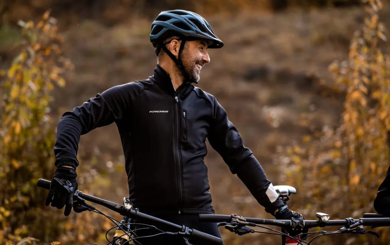 Co ubrać na rower jesienią, aby cieszyć się komfortem i bezpieczeństwem