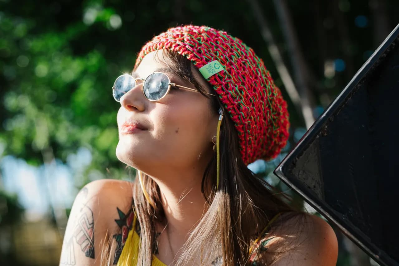 Czy czapka chroni przed udarem? Poznaj skuteczne metody ochrony przed upałem