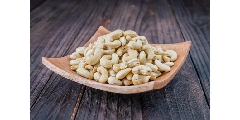 Skąd pochodzą orzechy nerkowca? Odkryj ich fascynującą historię