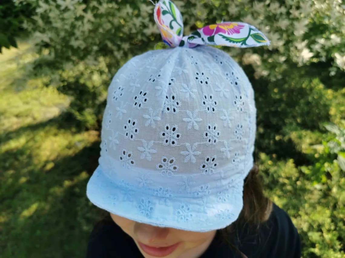 Jak uszyć czapkę z daszkiem dla dziecka: 7 prostych kroków