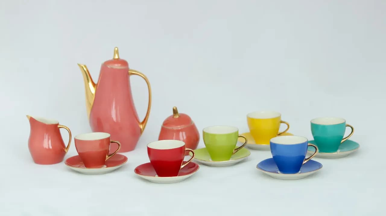 Porcelana i kawa: Ewolucja serwisów kawowych lat 80