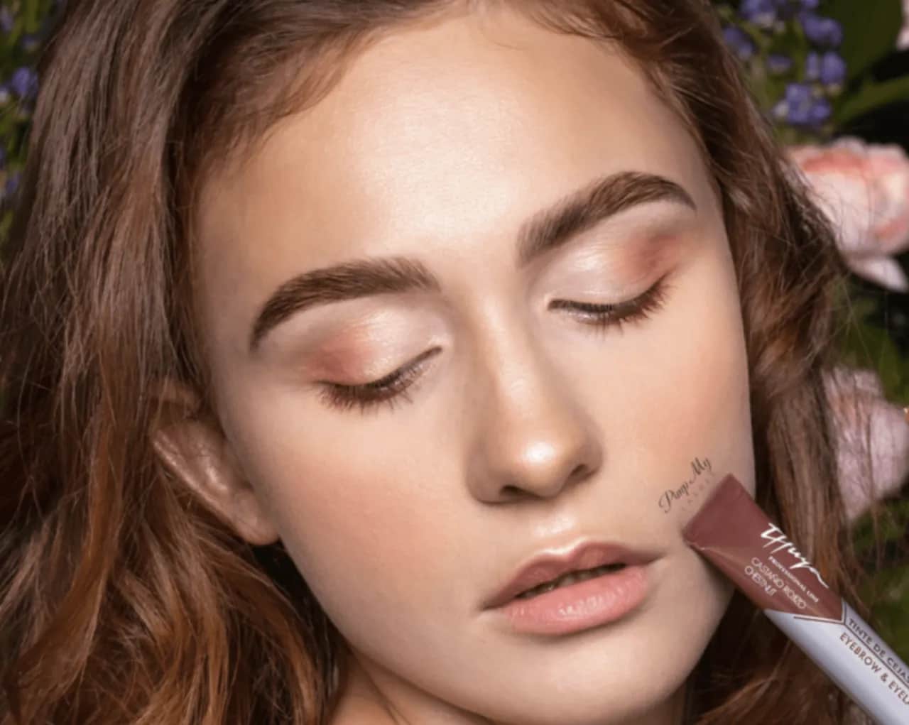 Co trzeba wiedzieć o stylizacji brwi farbką?